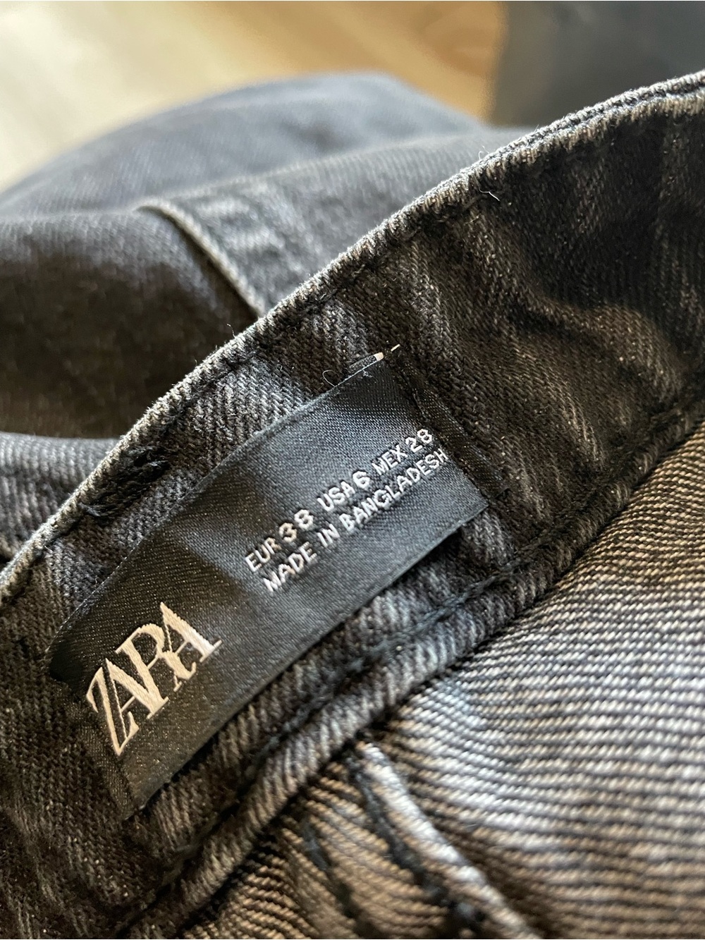 Zara Black Rolled-Hem Denim Shorts - Picture 3 of 3